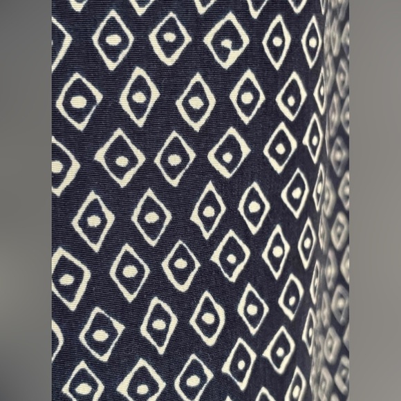 Olive & Oak Patterned Sleeveless Blouse - Picture 4 of 4